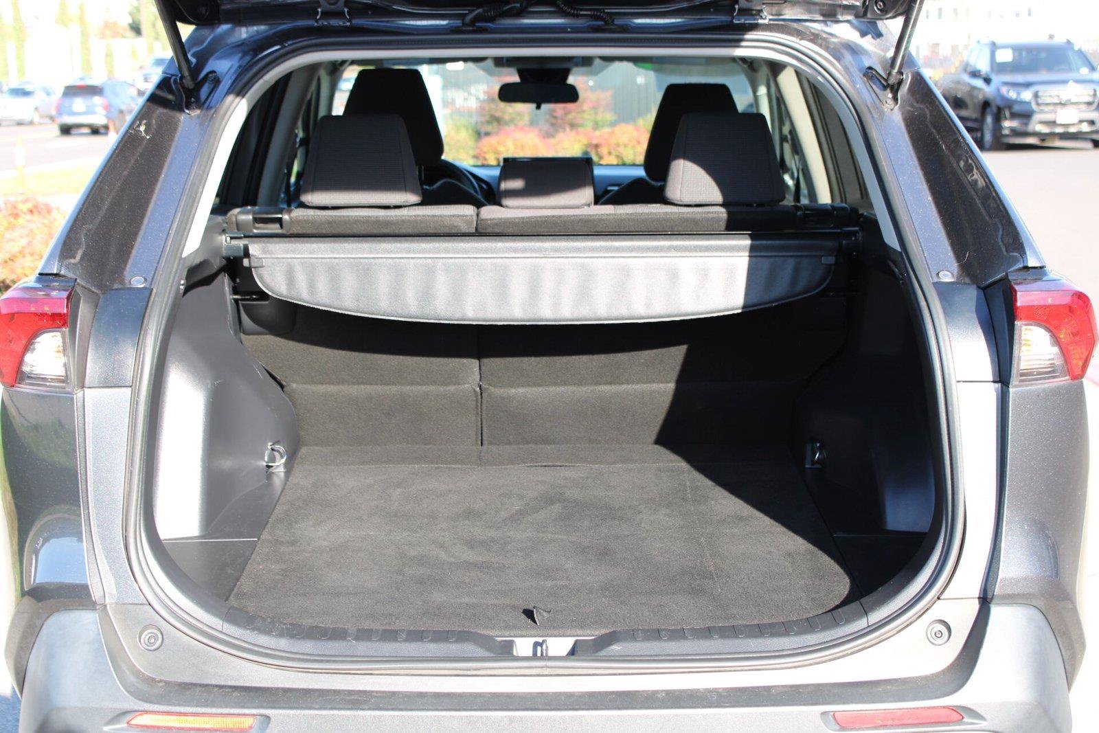Used 2021 Toyota RAV4 LE AWD/4WD image 14