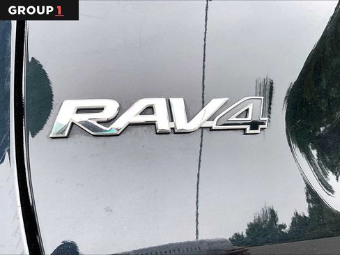 Used 2025 Toyota RAV4 XLE AWD/4WD image 33