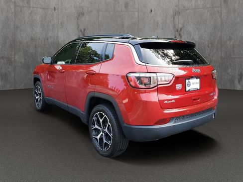 Used 2025 Jeep Compass Limited AWD/4WD image 4