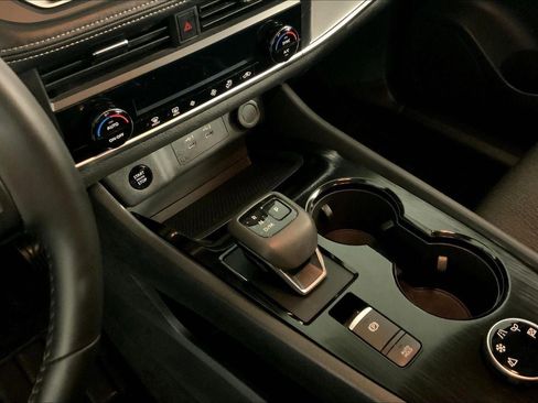 Used 2025 Nissan Rogue SV image 17