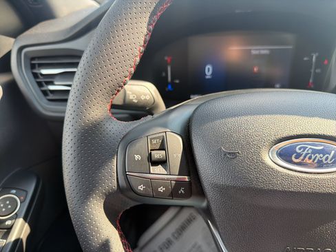 Used 2025 Ford Escape ST-Line FWD image 32