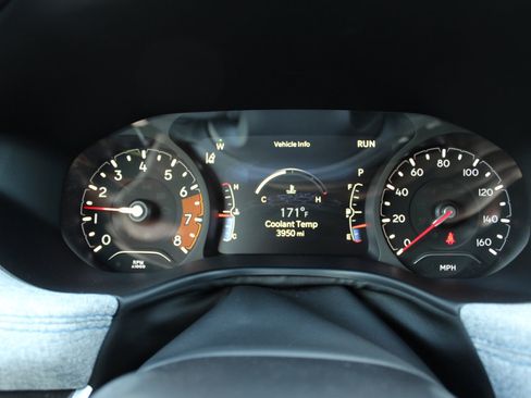 Used 2024 Jeep Compass Latitude image 12