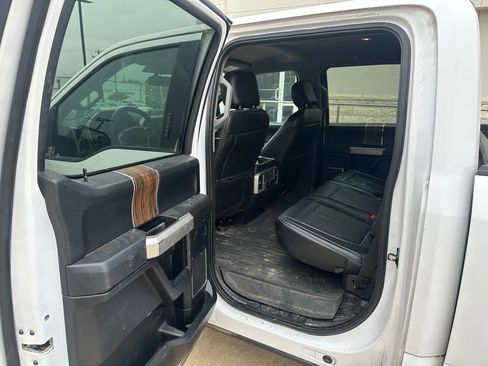 Used 2019 Ford F150 Lariat image 11