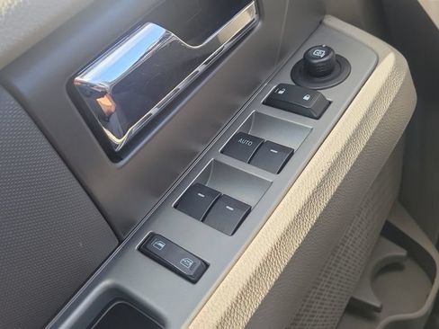 Used 2013 Ford Expedition XLT RWD image 16