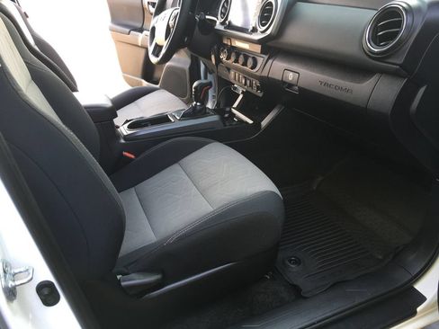 Used 2021 Toyota Tacoma TRD Off-Road w/ Technology Package AWD/4WD image 33