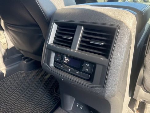 Used 2021 Volkswagen Atlas SE w/ Panoramic Sunroof Package image 19