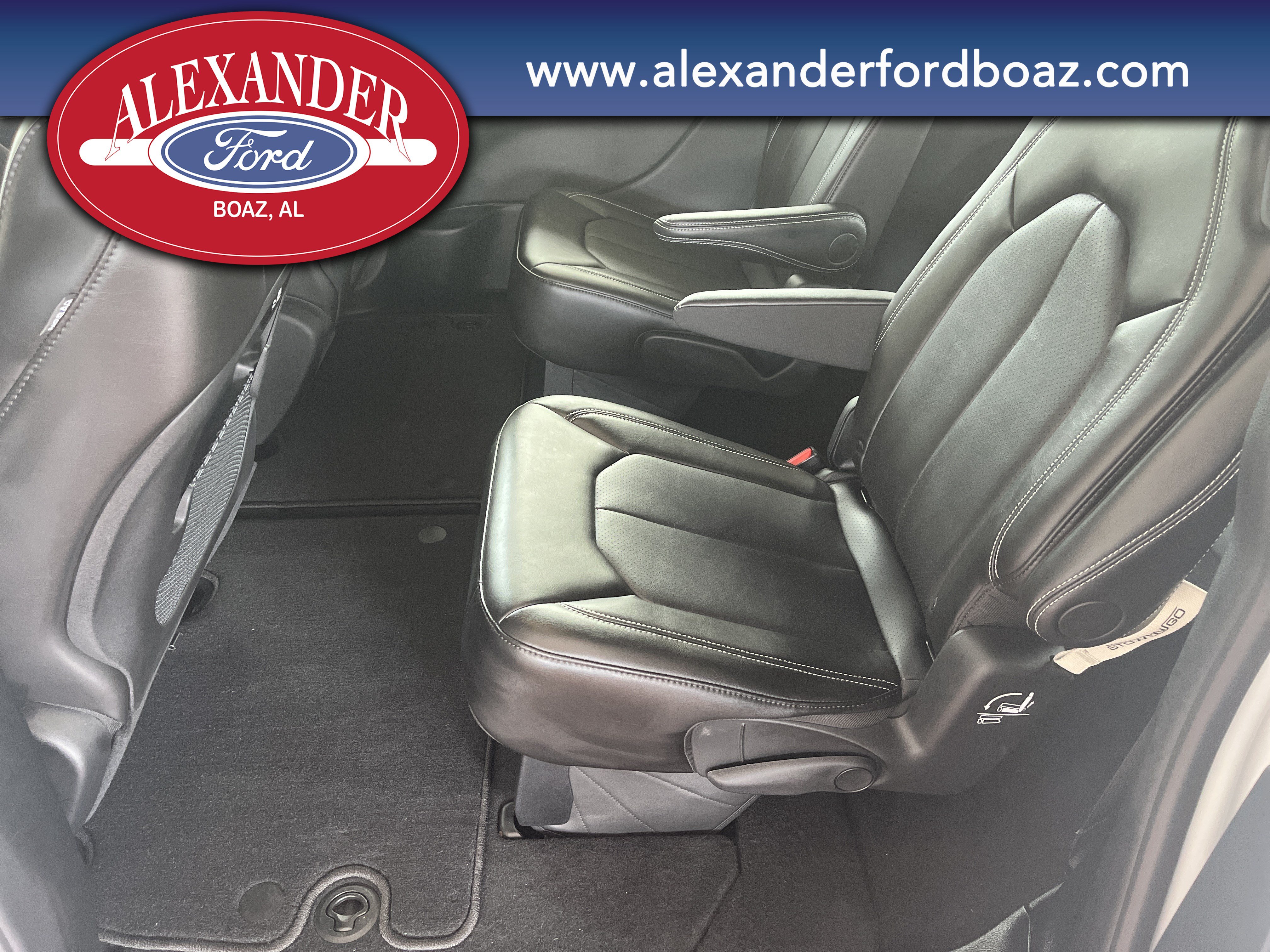 Used 2025 Chrysler Pacifica Select FWD image 11