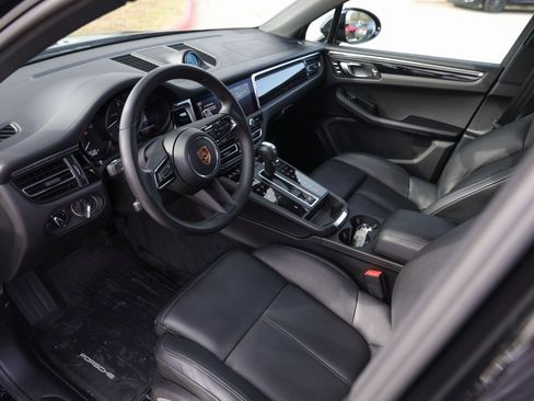 Used 2025 Porsche Macan image 10