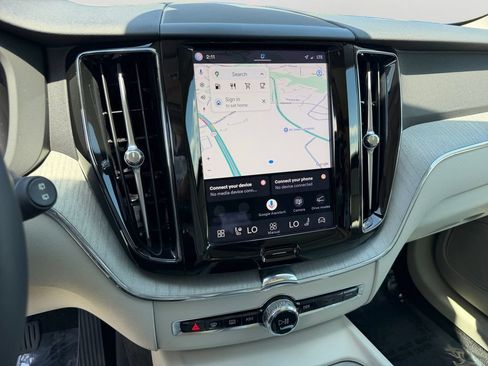 Certified 2024 Volvo XC60 B5 Plus w/ Climate Package AWD/4WD image 21