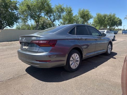 Used 2019 Volkswagen Jetta R-Line FWD image 4