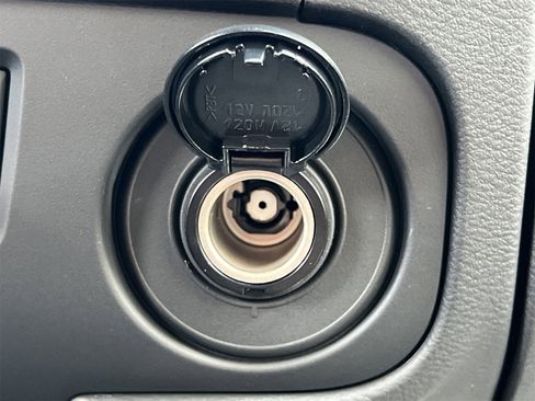 New 2025 Nissan Frontier SV w/ SV Convenience Package image 9