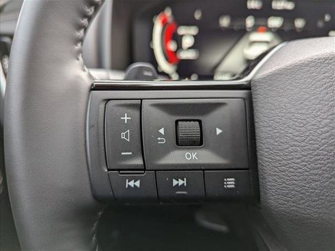 Used 2025 Nissan Rogue Platinum image 13