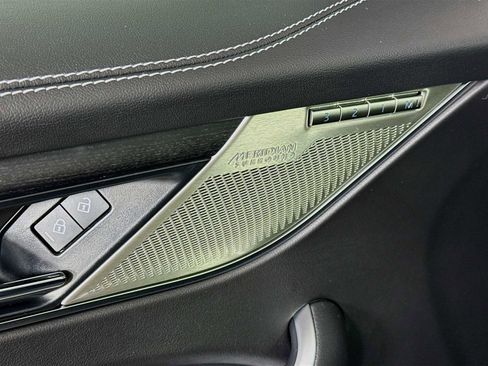 Used 2025 Jaguar F-PACE R-Dynamic S image 19