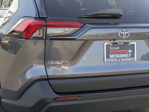 Used 2022 Toyota RAV4 LE image 9