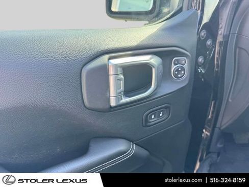 Used 2021 Jeep Gladiator Overland w/ Popular Equipment Package AWD/4WD image 17