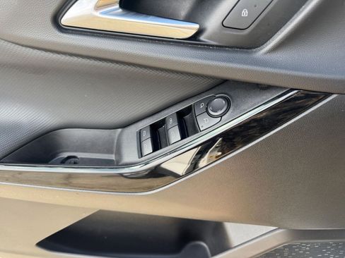 Used 2025 Chevrolet Equinox LT image 20