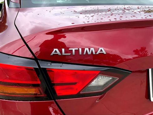 Used 2024 Nissan Altima 2.5 SR FWD image 32