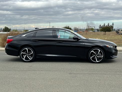 Used 2022 Honda Accord Sport image 3