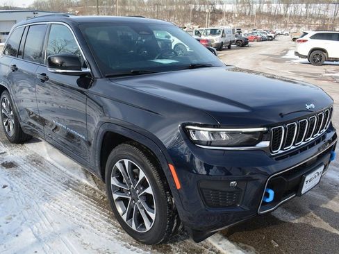 Used 2024 Jeep Grand Cherokee Overland w/ Advanced Protech Group III image 4