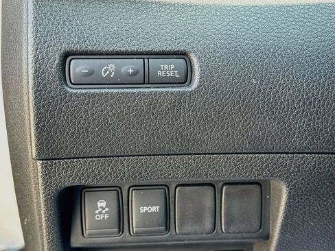 Used 2014 Nissan Rogue SV FWD image 10