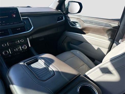 Used 2023 GMC Yukon SLT w/ SLT Premium Package image 21