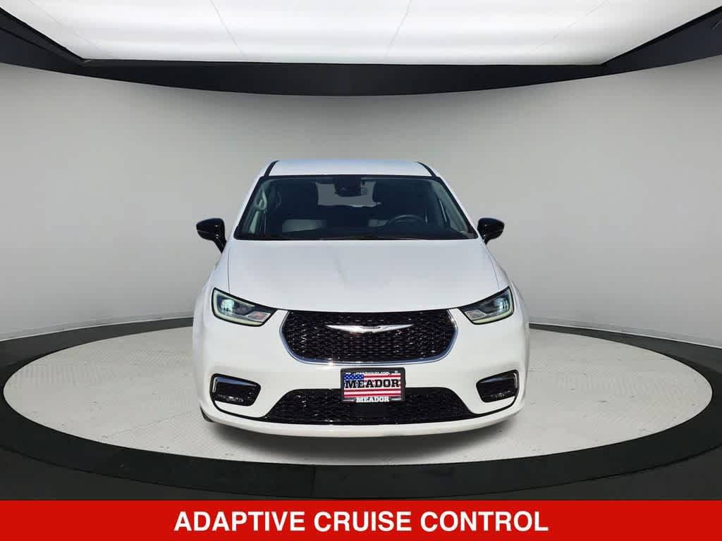 Used 2024 Chrysler Pacifica Limited FWD image 9