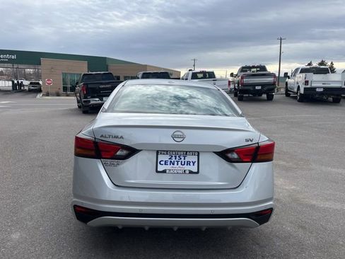Used 2024 Nissan Altima 2.5 SV FWD image 12