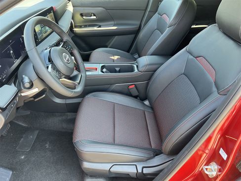 New 2025 Nissan Kicks SR image 18