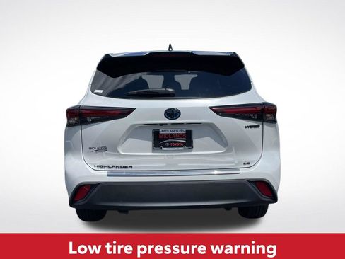 Used 2024 Toyota Highlander LE FWD image 6
