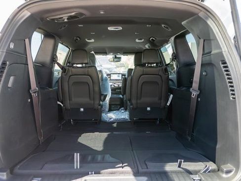 New 2027 Chrysler Pacifica Select FWD image 9