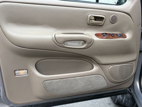 Used 2002 Toyota Tundra Limited image 14