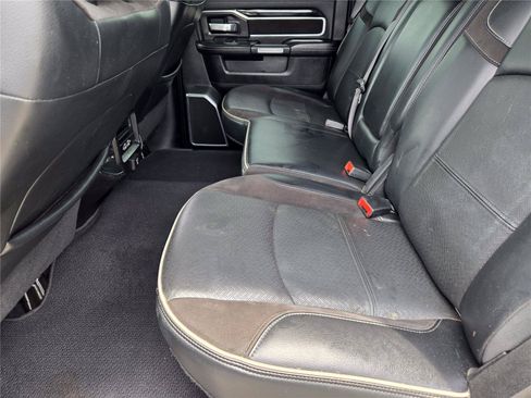 Used 2019 RAM 2500 Laramie w/ Black Appearance Package AWD/4WD image 28