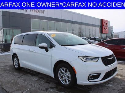 Used 2023 Chrysler Pacifica Touring-L