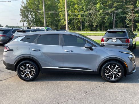 Used 2023 Kia Sportage EX FWD image 2