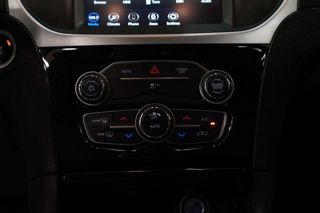 Used 2023 Chrysler 300 Touring w/ Sport Appearance Package RWD image 33