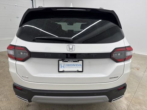 New 2025 Honda Pilot Touring image 6
