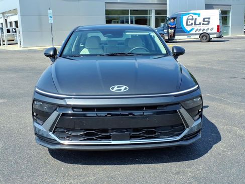 Used 2025 Hyundai Sonata SEL FWD image 2