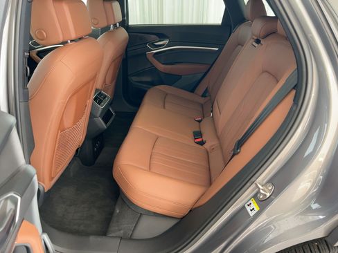 Used 2022 Audi e-tron Premium Plus w/ Premium Plus Package image 15