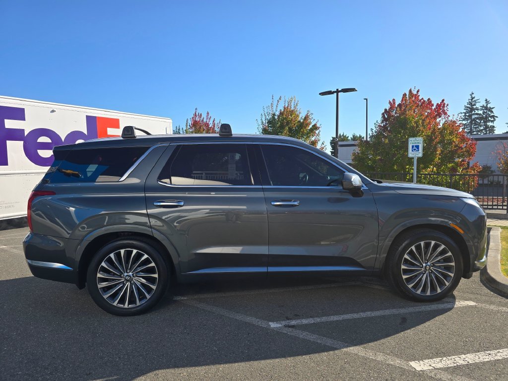 Used 2023 Hyundai Palisade Calligraphy w/ Winter Package AWD/4WD image 6