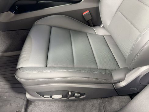 New 2026 Porsche Macan Electric RWD image 14