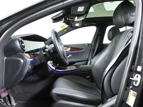 Used 2023 Mercedes-Benz E 350 4MATIC Sedan image 3