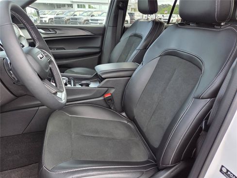New 2025 Jeep Grand Cherokee Altitude RWD image 45