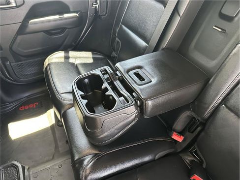 Used 2021 Jeep Wrangler Unlimited Rubicon w/ Dual Top Group AWD/4WD image 17
