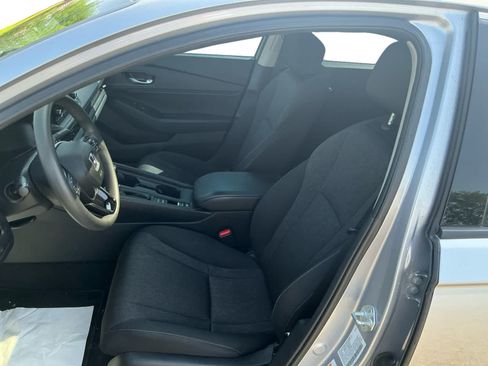 Used 2023 Honda Accord EX image 9