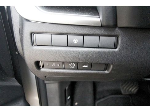 Used 2025 Nissan Rogue SV w/ SV Premium Package FWD image 17