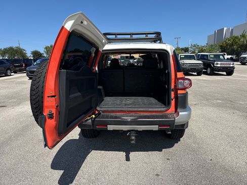 Used 2014 Toyota FJ Cruiser 4WD w/ Upgrade Package image 28
