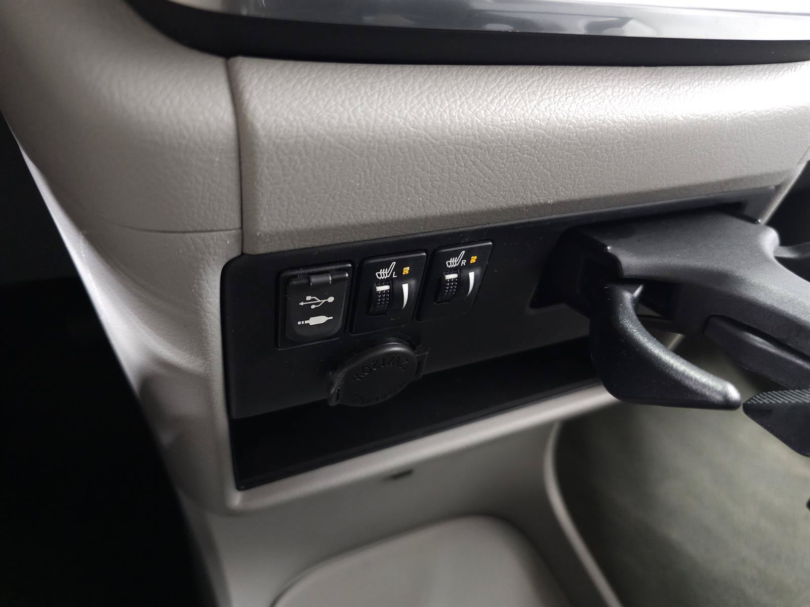 Used 2015 Toyota Sienna XLE w/ XLE Navigation Package AWD/4WD image 25