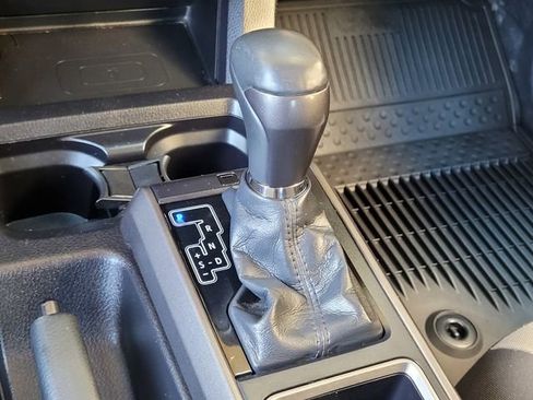 Certified 2022 Toyota Tacoma TRD Off-Road image 23