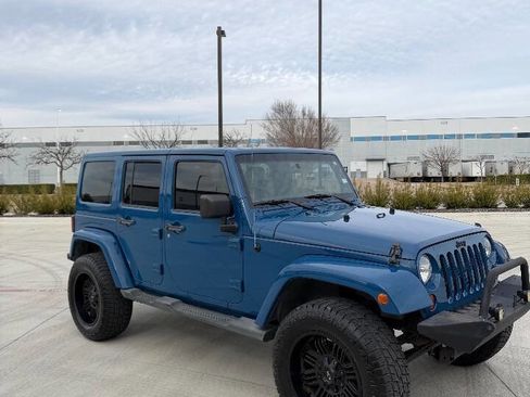 Used 2012 Jeep Wrangler Unlimited Sahara image 4