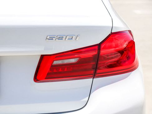 Used 2019 BMW 530i RWD image 9
